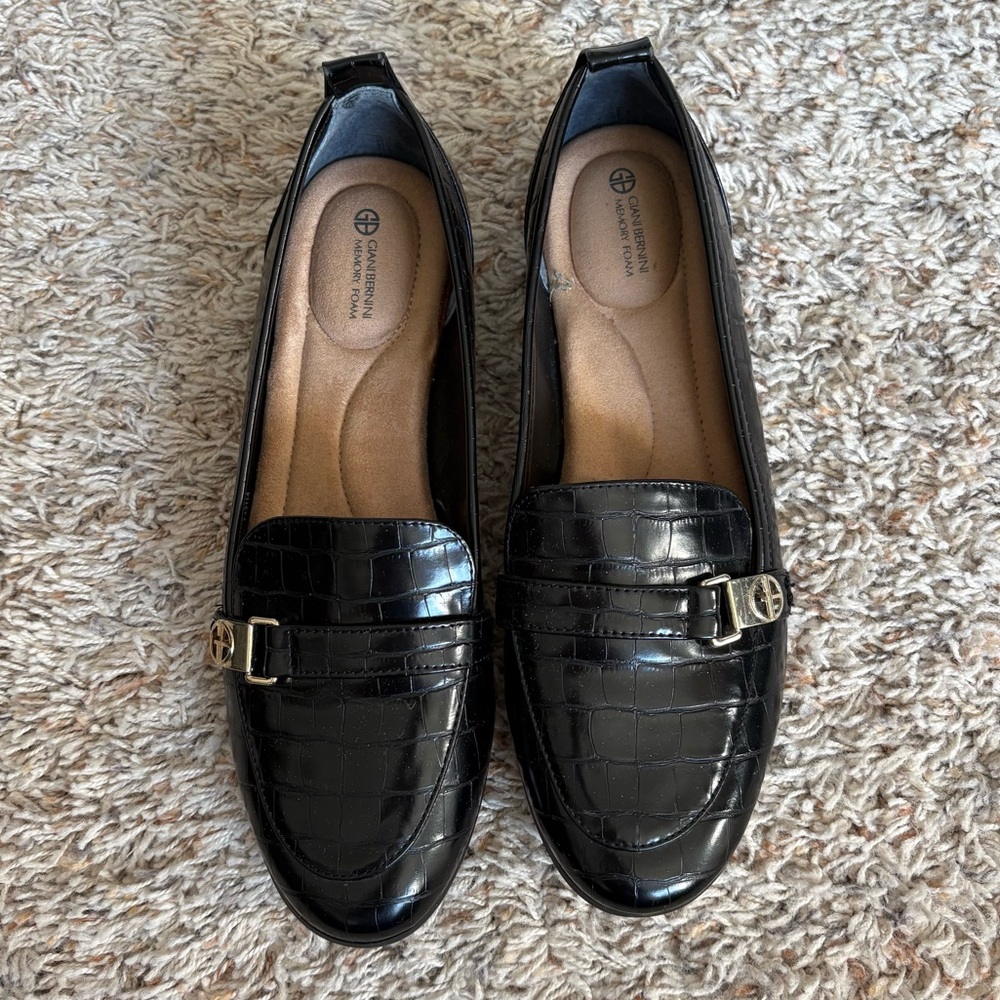 Giani Bernini Black Croc-Embossed Loafers with Gold Hardware
